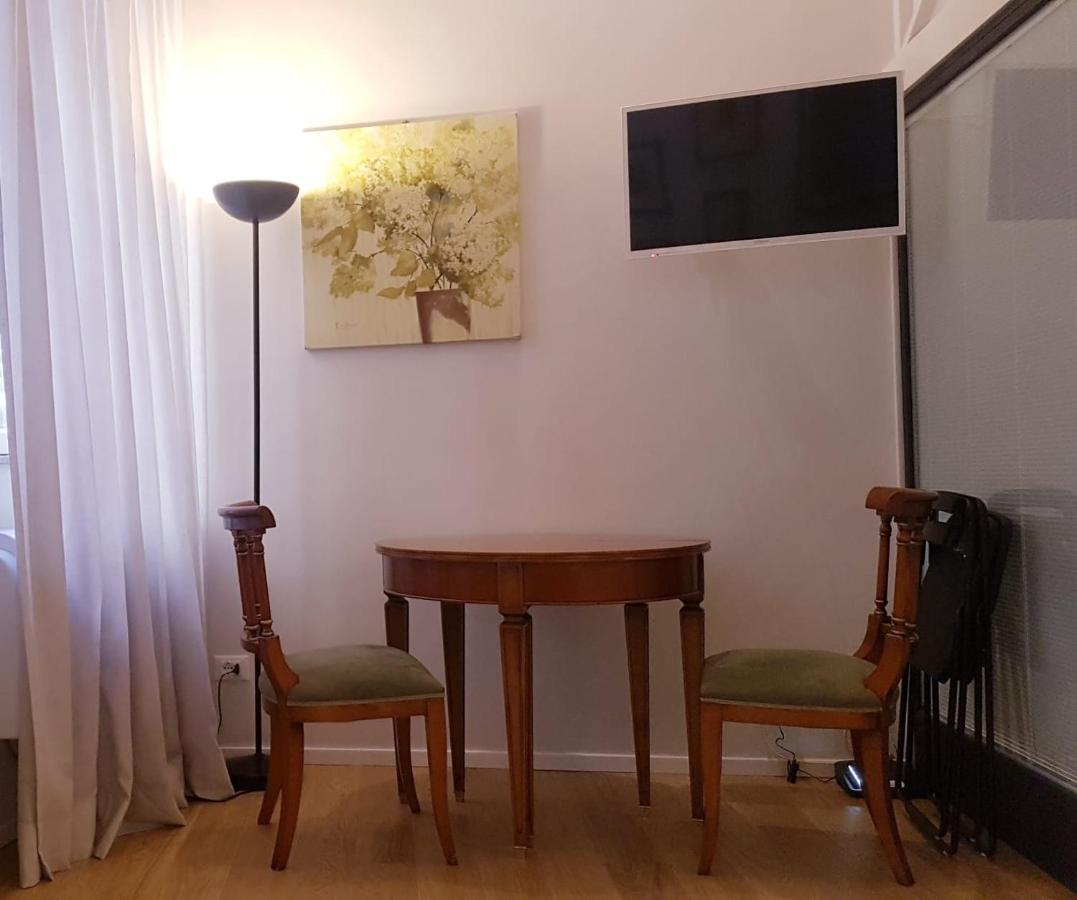 Domus Lupae -Live In The Heart Of Rome Apartment Bagian luar foto